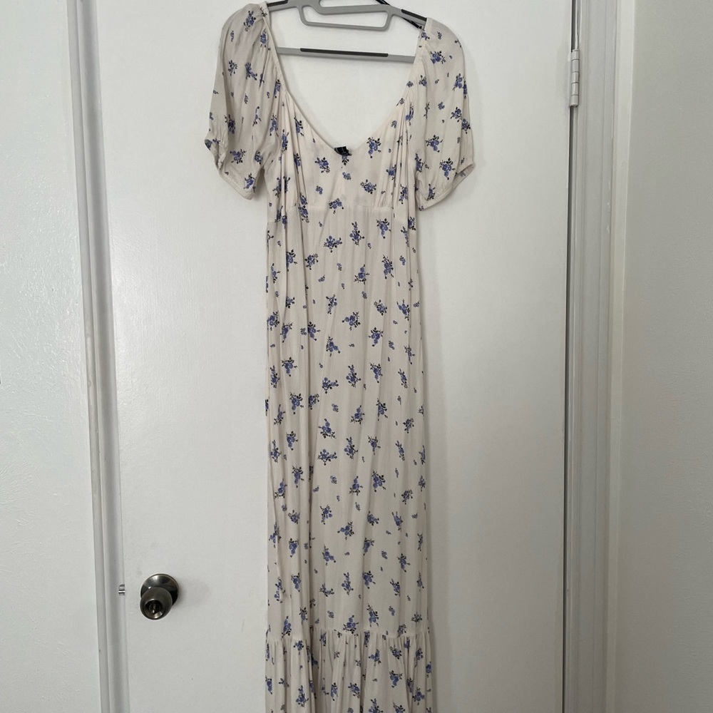 Forever 21 Cream and Black Ruffled Wrap Maxi Dress
Summer dress